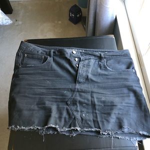 Black jean American eagle skirt